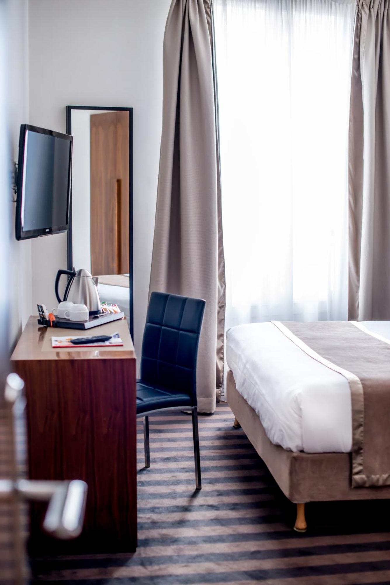 Chambre Double - Vue sur Tour Eiffel