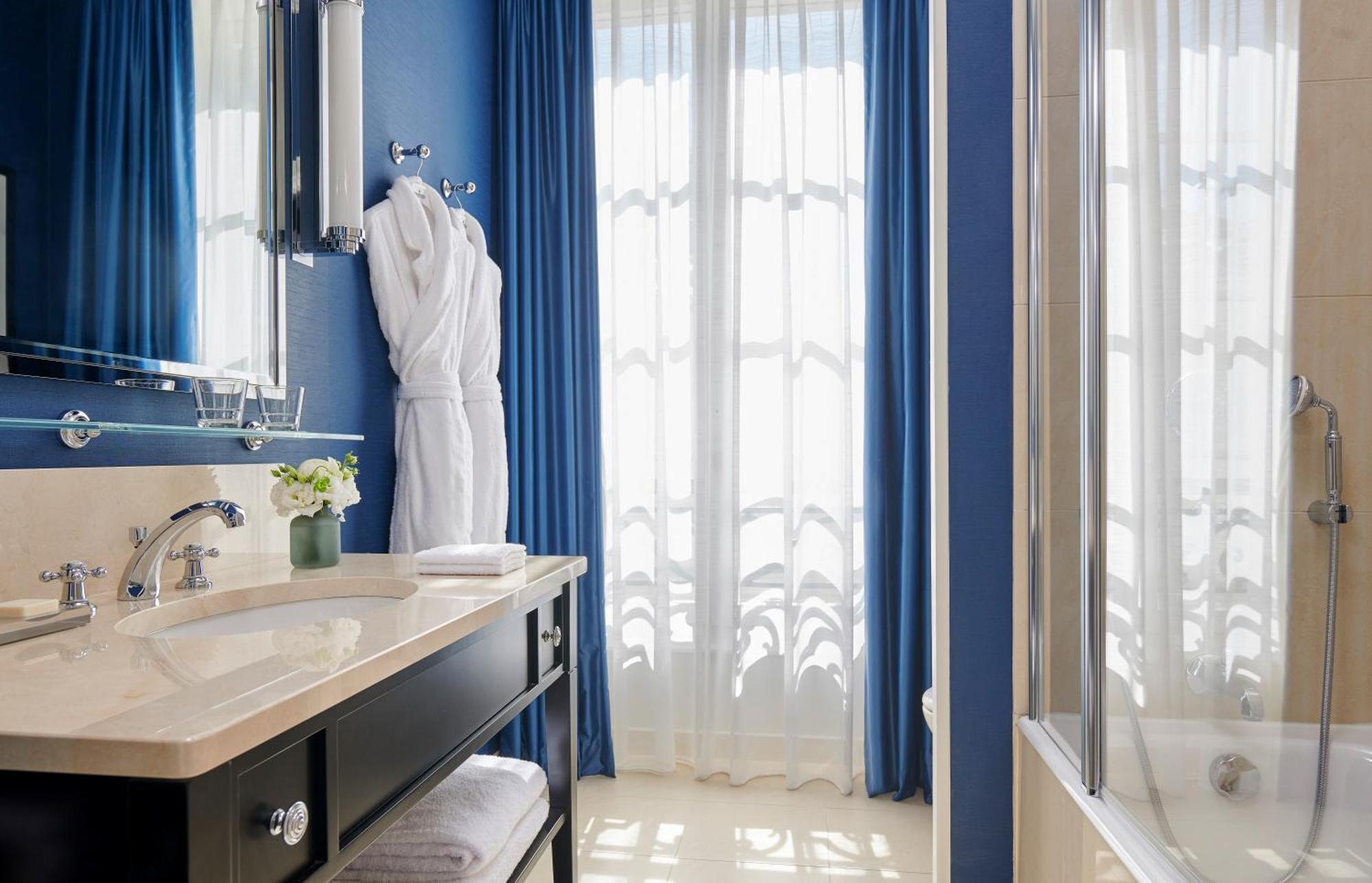 Luxueuse Chambre King avec Balcon