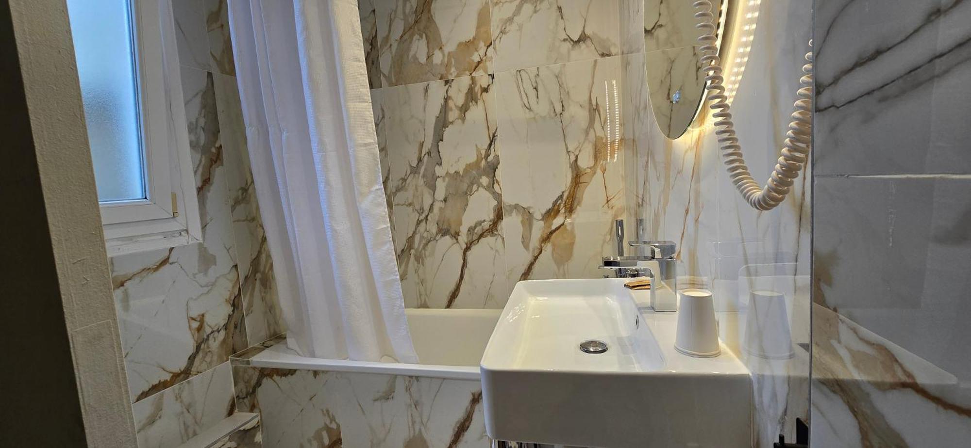 Chambre Double avec Baignoire (sans Ascenseur)