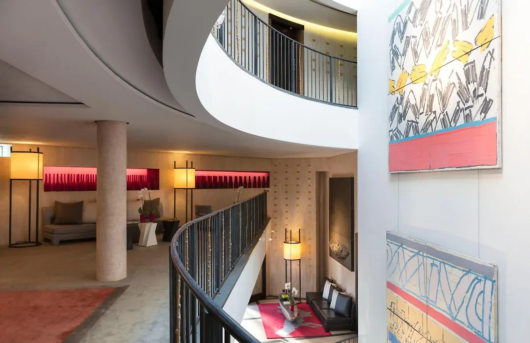 Hotel Square-1