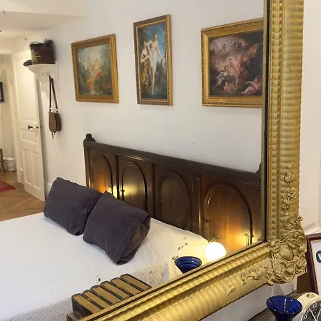 Chambre de charme au coeur du vieux Valence - Confort&Calme-2