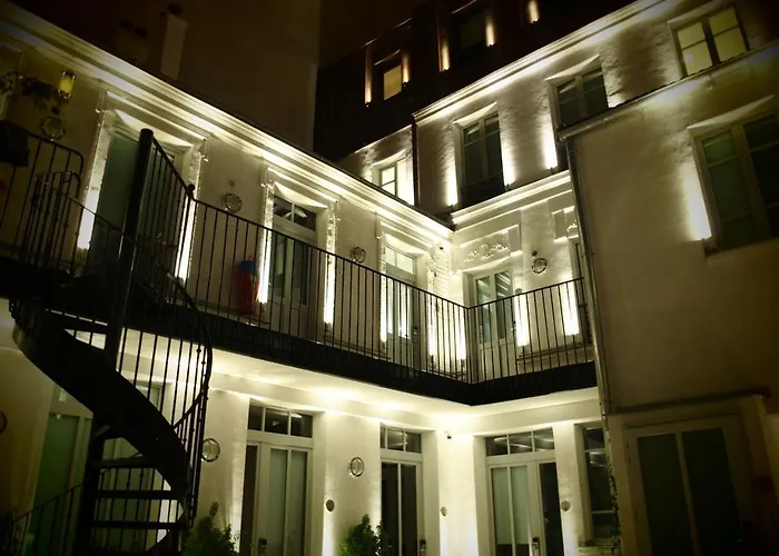 Hotel de Charme3 Ducks Eiffel Tower By Hiphophostels