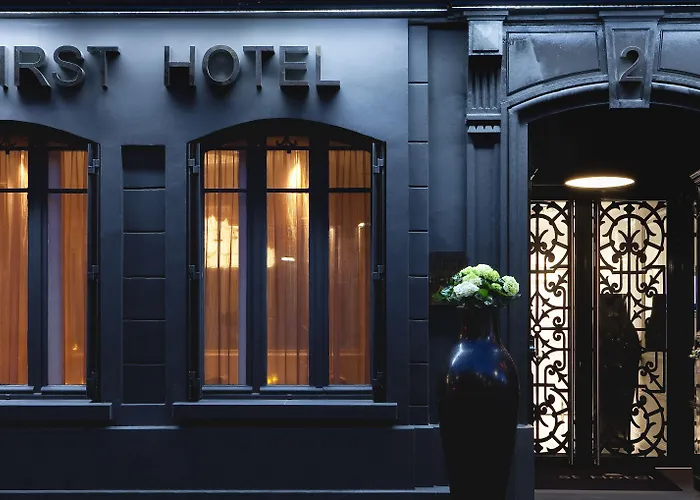 First Hôtel Paris Tour Eiffel